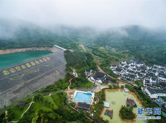 空中俯瞰浙江省舟山市定海区新建社区(2017年9月21日摄)。 新华社记者 徐昱 摄