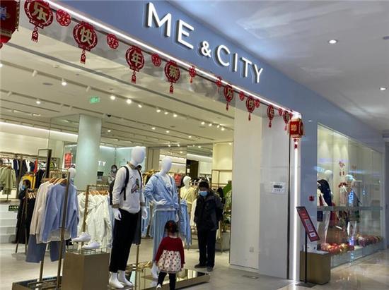 ME&CITY北京喜隆多店周末有些冷清。中国商报 唐砚/摄