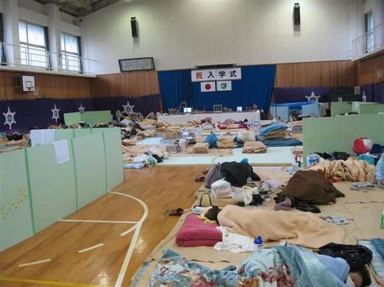 2004年新泻大地震发生后,学校体育馆成了灾民的最好的避难所。
