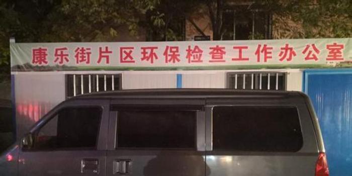 山西太原“一刀切”禁用煤 居民捡枯木旧家具取暖