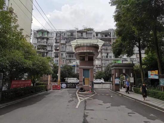 (从山语涧门口看出去的景象。)