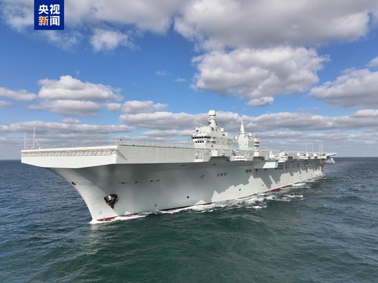 海军四川舰顺利完成首次航行试验