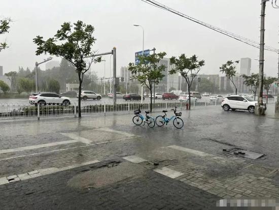 冰雹+高温＋雷电＋暴雨＋大风，上海五预警高挂！你拍到冰雹了吗？