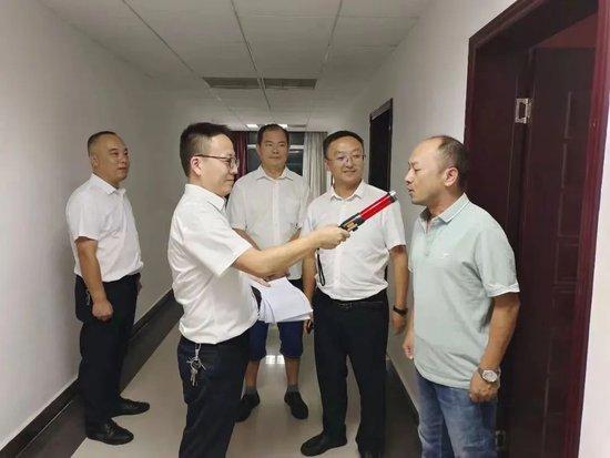 △湖南龙山县纪委监委检查组对培训学员住宿纪律、培训期间禁止饮酒禁令落实等情况开展监督检查