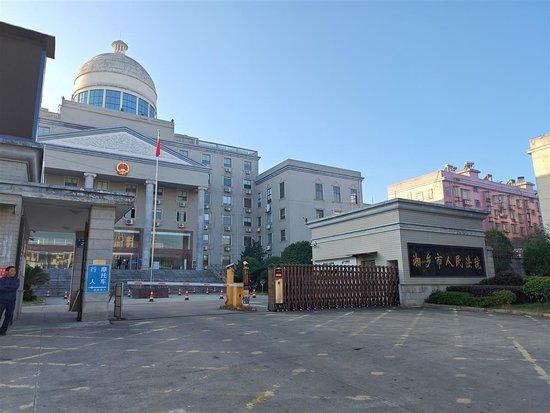 “派出所长索贿60万”背后的移民诈骗案开庭：有企业家称被骗2000万