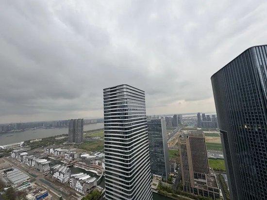 “网红大楼”跌落神坛!巅峰时有近2万张门禁卡,被污名后租客不敢租了,房价租金直跌