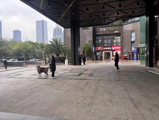 “网红大楼”跌落神坛!巅峰时有近2万张门禁卡,被污名后租客不敢租了,房价租金直跌