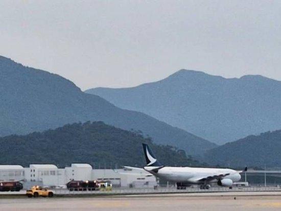 香港机场接连有飞机发生故障,涉香港航空国泰航空!多方回应