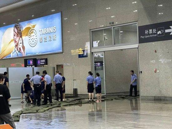 “成都东站”登上热搜,官方发文致歉