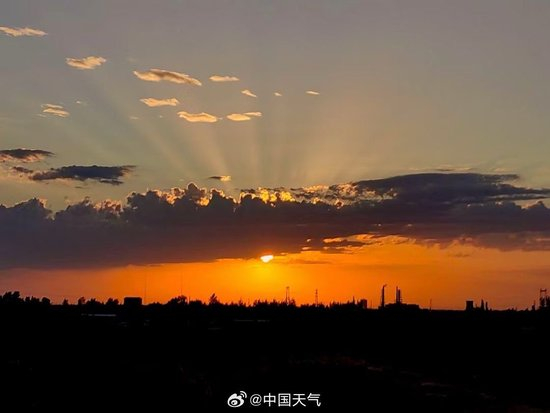 落日熔金！新疆阿克陶晚霞绝美如油画