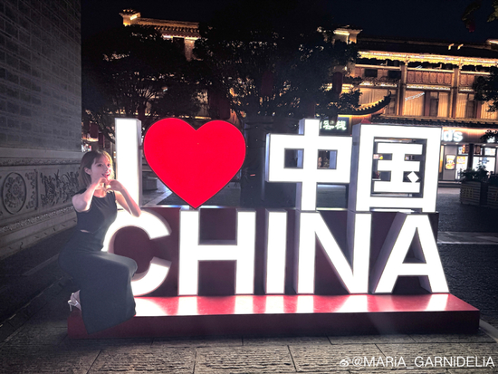 日本知名歌手美依礼芽:我永远支持一个中国!