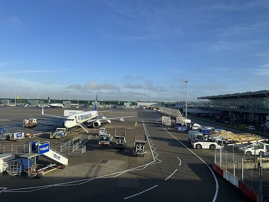 欧洲多国航空运输大面积受阻 超四千架次航班延误