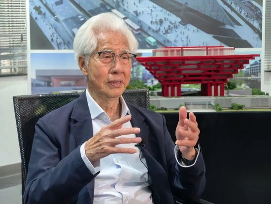 他把30万同胞的血泪，刻在大地上