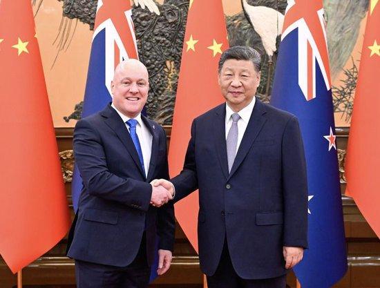 6月20日上午,国家主席习近平在北京人民大会堂会见来华进行正式访问的新西兰总理拉克森。新华社记者 申宏 摄
