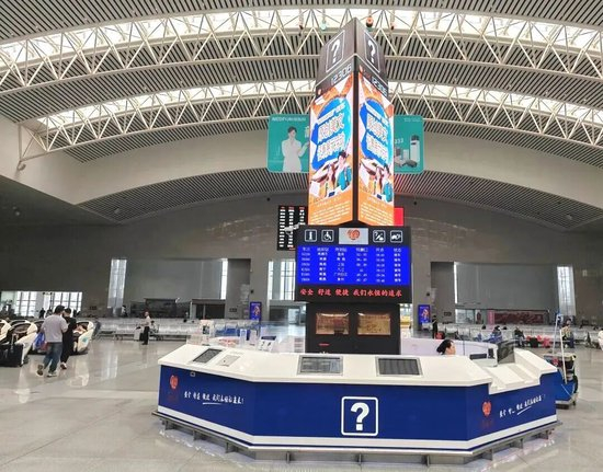 我的铁路风景｜旅客向窗外举起相机，意外拍到……
