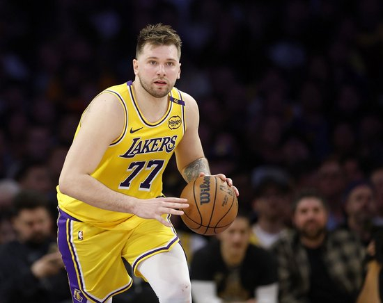 东契奇与湖人的续约抉择:详解1+1、2+1、3+1三种合同的利弊