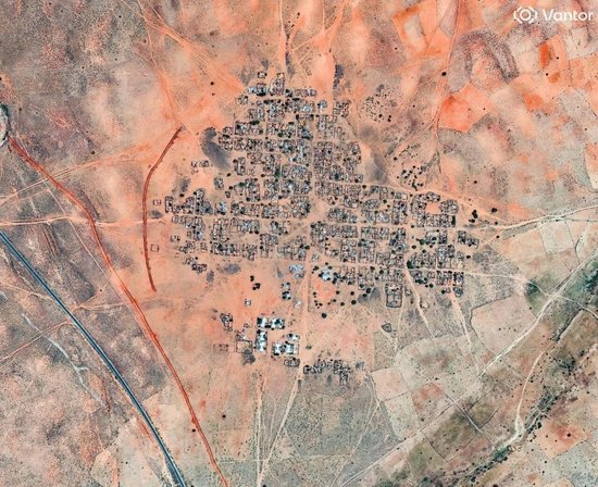 这里已被屠城,血迹太空可见