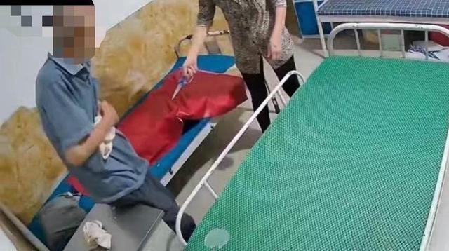 老人不“听话”就用剪刀扎?黑龙江一托老所因“虐老事件”被停业