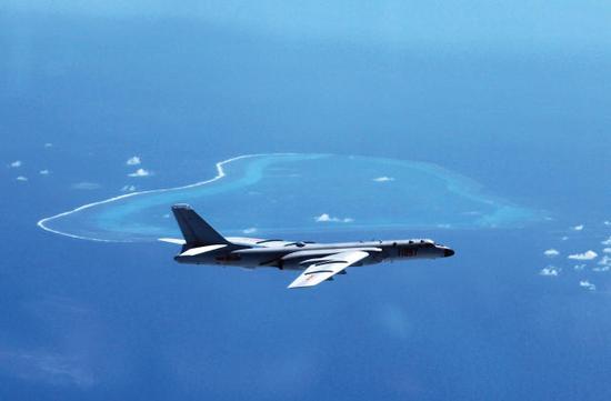 近日,中国空军出动了轰-6K飞机赴黄岩岛等岛礁附近空域进行巡航。