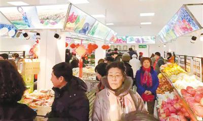 “邮农丰”依托邮政渠道,将优质农产品以出棚价卖给城市居民,实现农民增收,便利百姓生活。王 鹏摄
