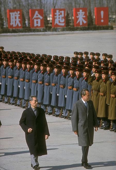 1972年2月21日上午,美国第37任总统尼克松的专机越过太平洋,徐徐降落在北京首都机场。