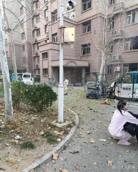 山东滨州一小区烟花爆炸致1人死亡 公安确定是刑事案件介入调查,当地不允许住宅楼存放烟花爆竹