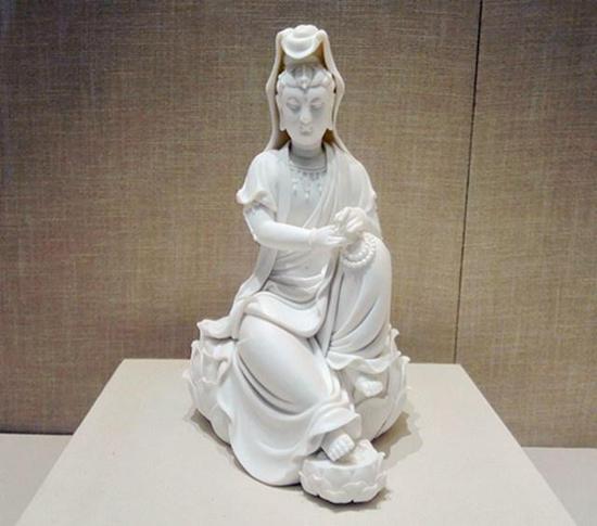 图7 李甲栈作品《坐莲捻珠观音》(摄影:王铮)