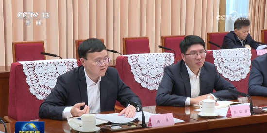 李强主持召开经济形势专家和企业家座谈会,参会发言的8人都有谁?