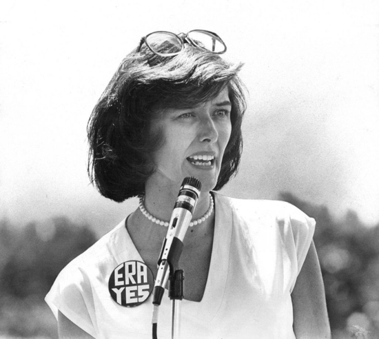 深挖 | 骑摩托、玩摇滚、猜拳赢了让老公跟自己姓……高市早苗，要多野有多野！