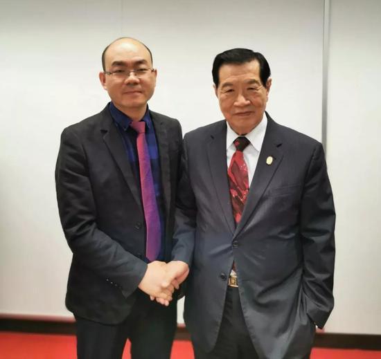 今年5月,邓学平律师参加了由法律先生主办的第3届中美法律经济(联合国)论坛。图为他与李昌钰教授合影。