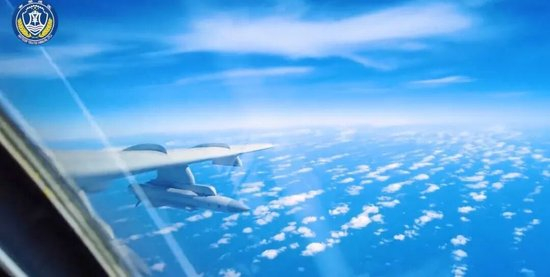 菲方划设军演区覆盖黄岩岛？我军机带弹穿越！钧正平：实际管辖！