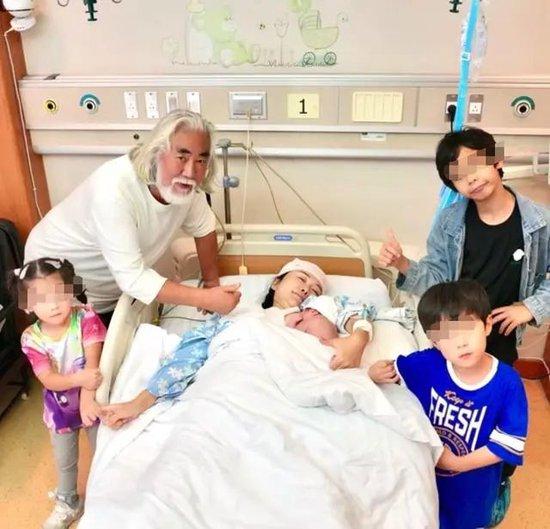“我不认识张纪中”！74岁张纪中开车送娃上学撞车后遇尴尬