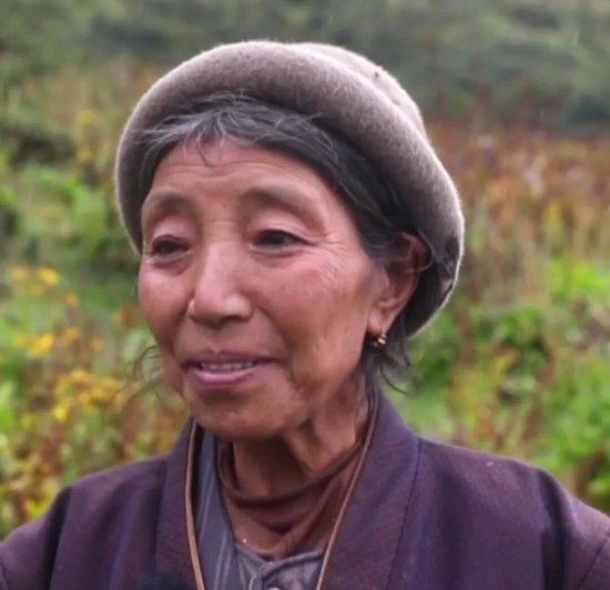 玉麦姐妹在荣光中的坚守