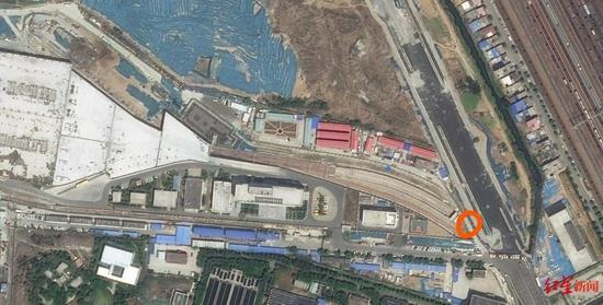 五龙口停车场俯瞰图,红圈为挡水板被冲倒处