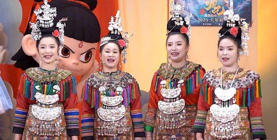 近日,贵州“舞乐蝉歌”乐团的成员们,在电影《哪吒之魔童闹海》的新春闹海直播现场表演侗族大歌。(受访者供图)