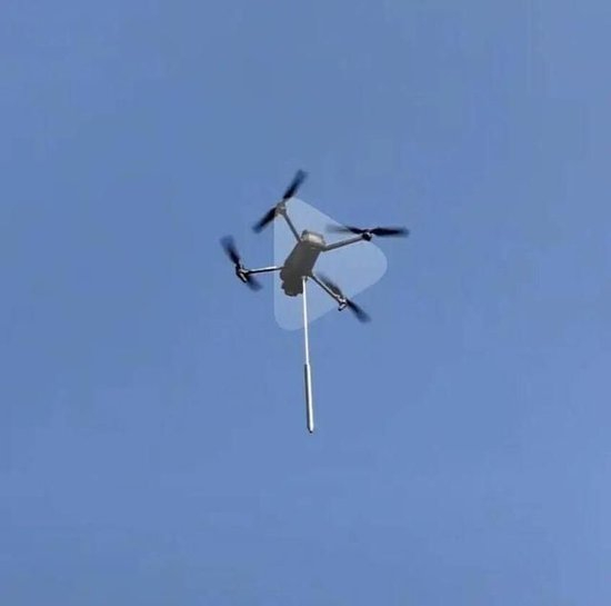 多地发生动物遭热成像无人机投箭射杀事件,有养猪场主称发现多支金属箭头,每支重约一斤,且丢失20多头猪