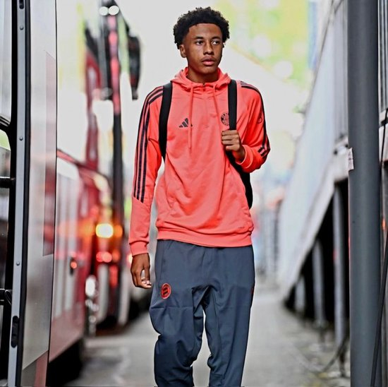 记者:拜仁相信基亚拉未来会成为主力中卫,预计双方很快续签长约