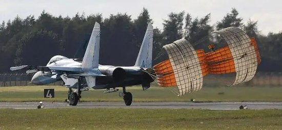 乌克兰下血本，向这个新加入北约的国家狂买战斗机！