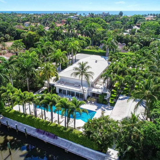 爱波斯坦的“恶魔女友”，在狱中过上VIP生活