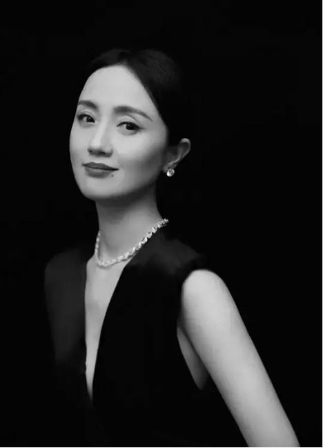 演员辛柏青发讣告,妻子朱媛媛去世