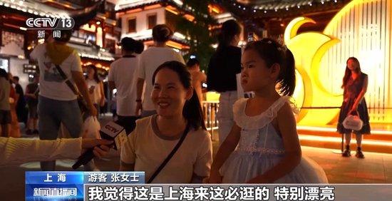 抖音火山版：香港最大论坛彩澳门中秋夜：铁花绽放，月亮漫步，共绘中式浪漫 月亮 铁花 游客 村民 无人机 活动 月饼 民俗 豫园 节日 sina.cn 第17张