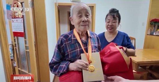 致敬!112位抗战老兵获颁抗战胜利80周年纪念章