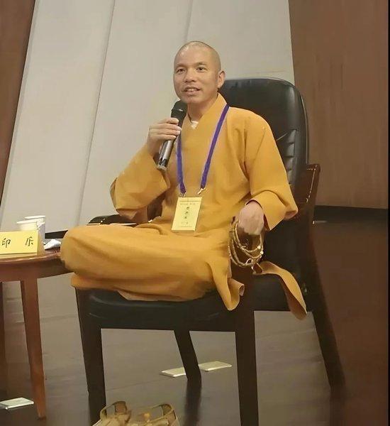 少林寺新住持:开挖机种麦子的方丈