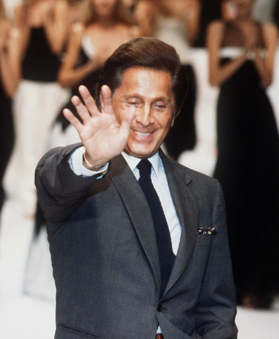 知名时尚设计师瓦伦蒂诺去世，享年93岁，曾创办华伦天奴，意大利总统和总理悼念：意大利失去了一位传奇人物