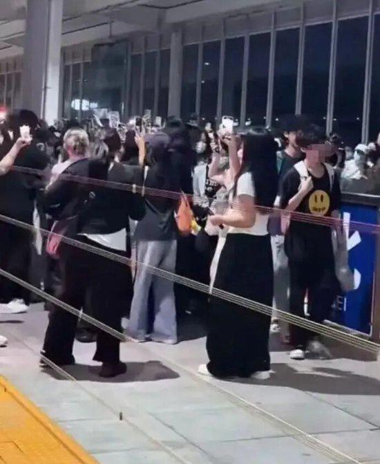 “疯狂粉丝”一再违法,明星艺人真的“毫不知情”吗?