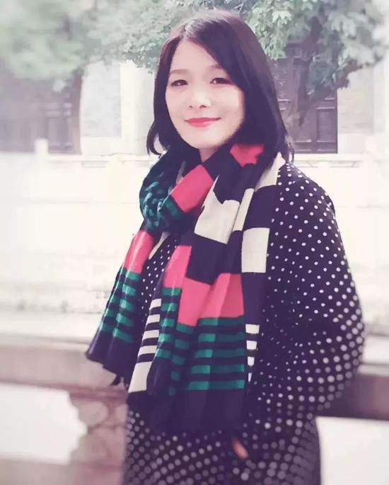 金杜:曾任《南方都市报》产经新闻部主任,《云南信息报》编委,南都旅游事业部总经理、全媒体营运中心总经理、AND文化传播机构总经理。2015年1月底辞职,创办旅行民宿品牌“宛若故里”。