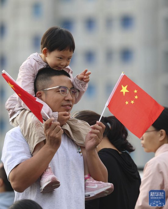 华诞共庆