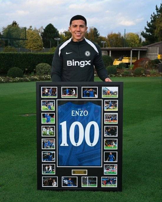 俱乐部百次出场,切尔西为帕尔默等五名球员颁发纪念礼物