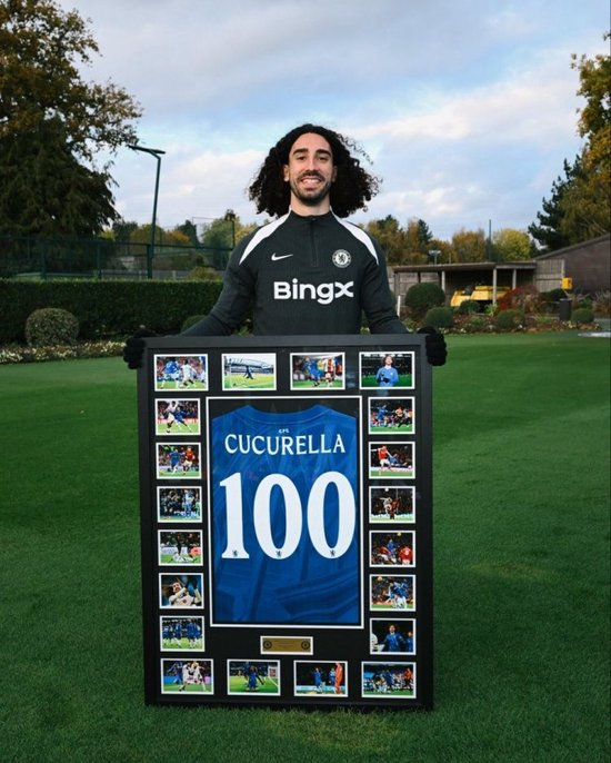 俱乐部百次出场,切尔西为帕尔默等五名球员颁发纪念礼物