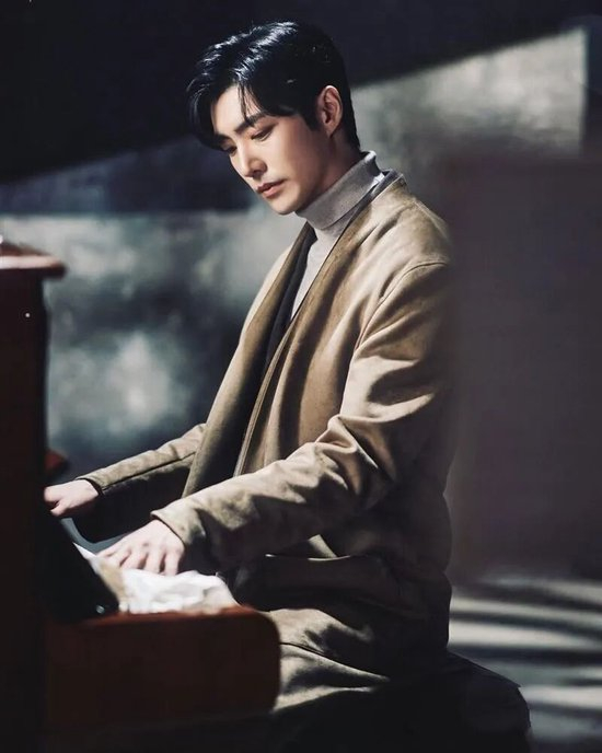 39岁男星“手滑”误将“特殊服务”价目表传上网，警方已介入调查